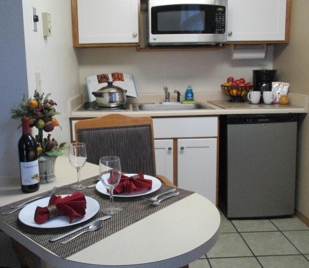 Turning Leaf Townhome Suites Fairwood Екстериор снимка