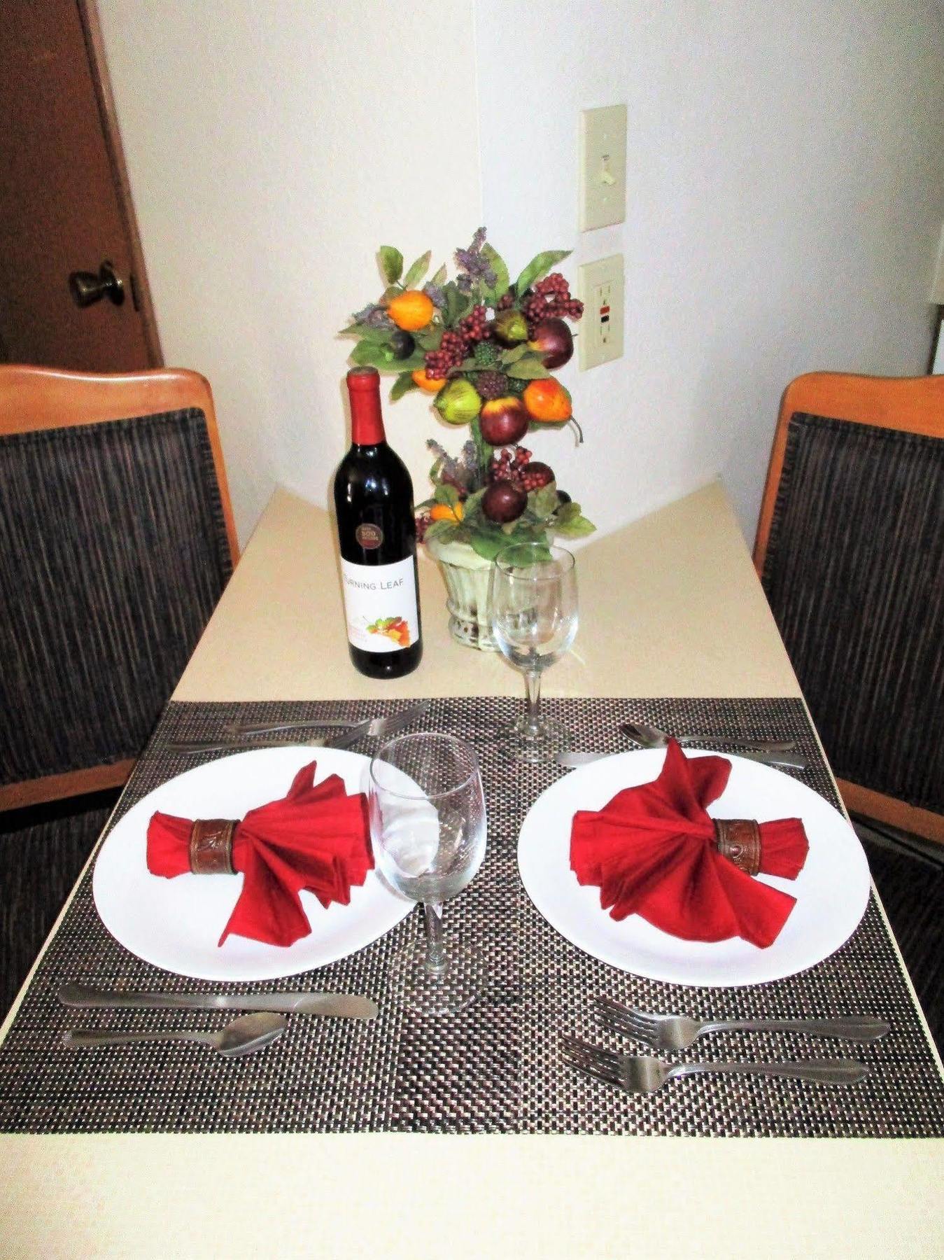 Turning Leaf Townhome Suites Fairwood Екстериор снимка