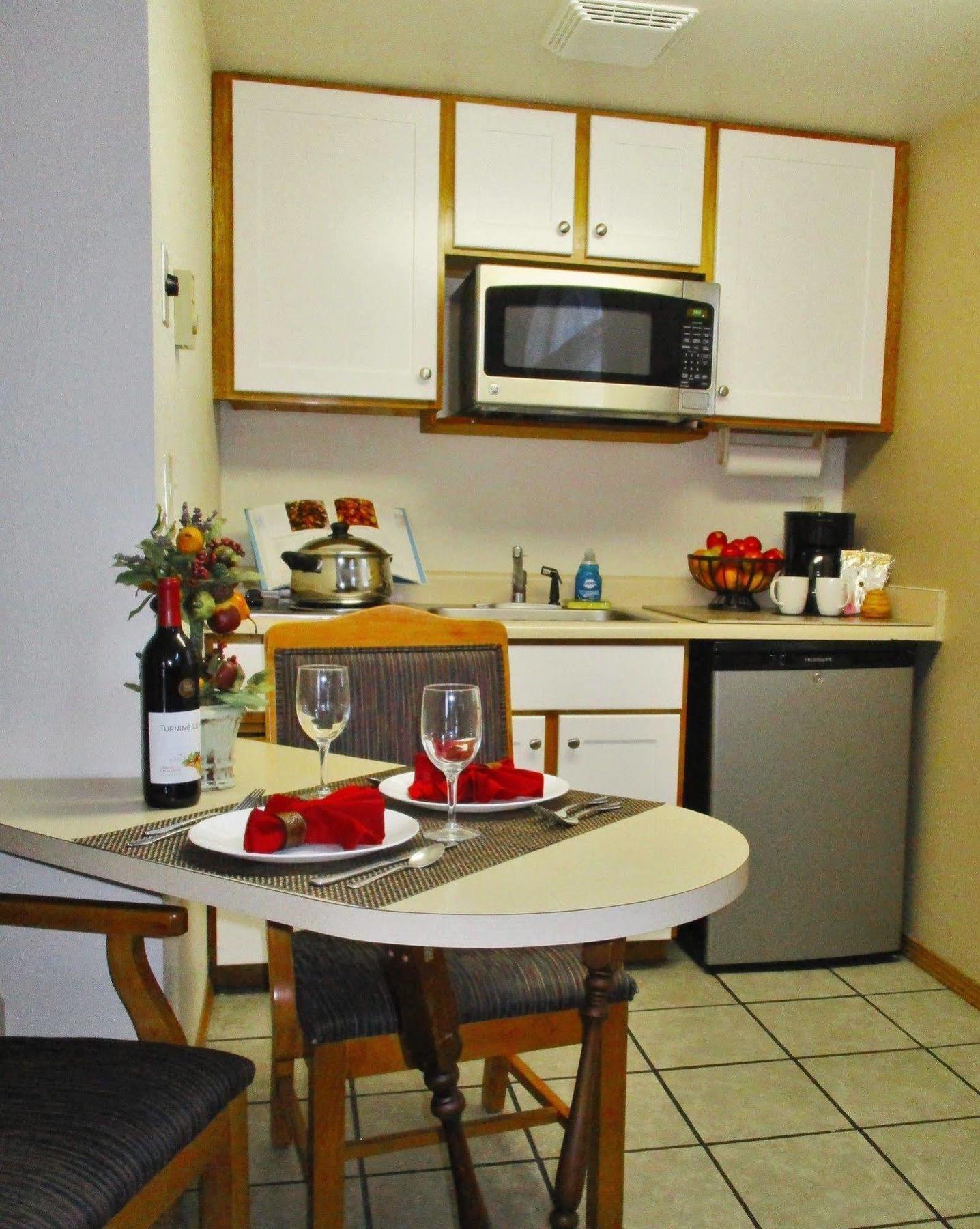 Turning Leaf Townhome Suites Fairwood Екстериор снимка