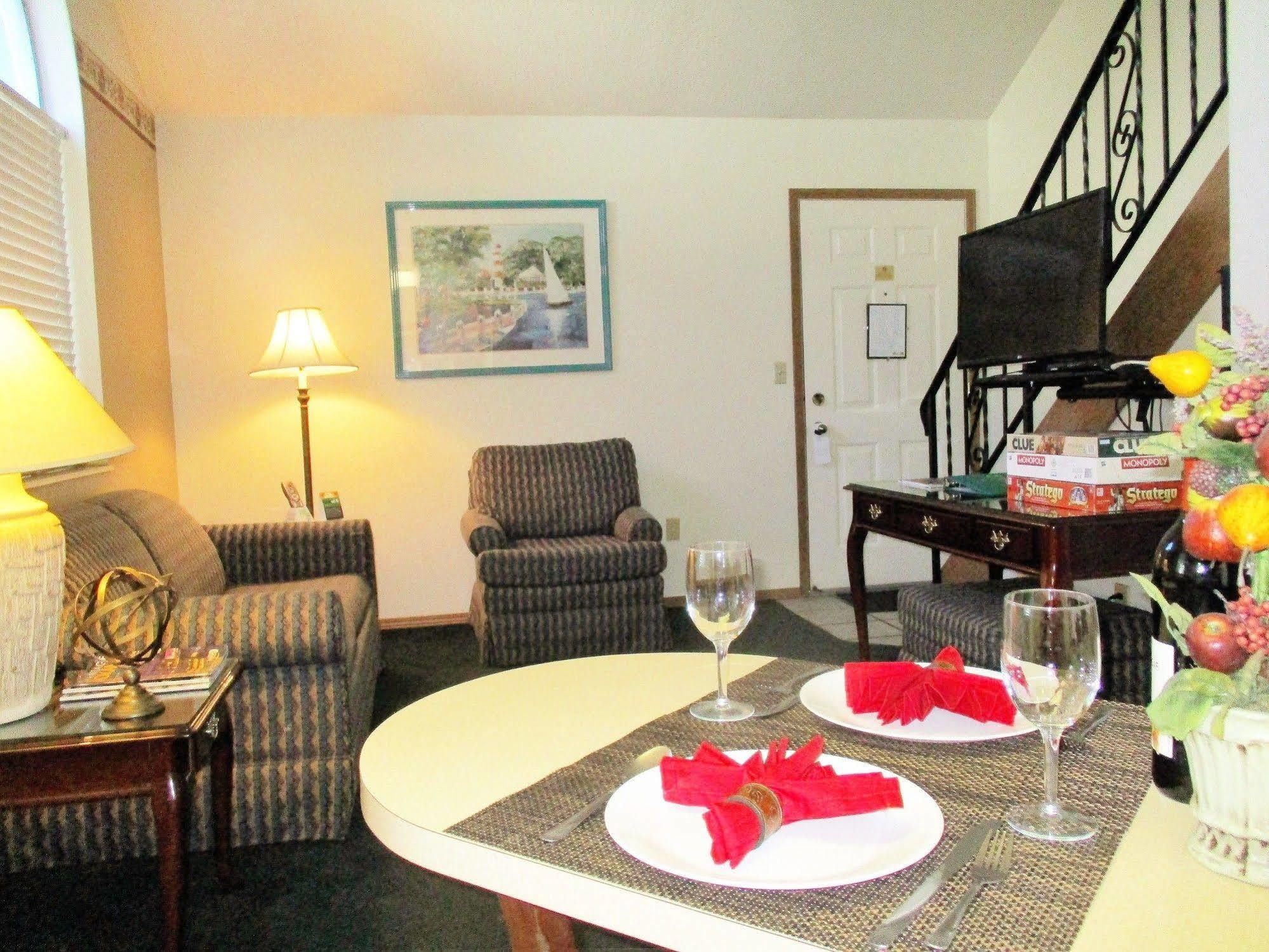Turning Leaf Townhome Suites Fairwood Екстериор снимка