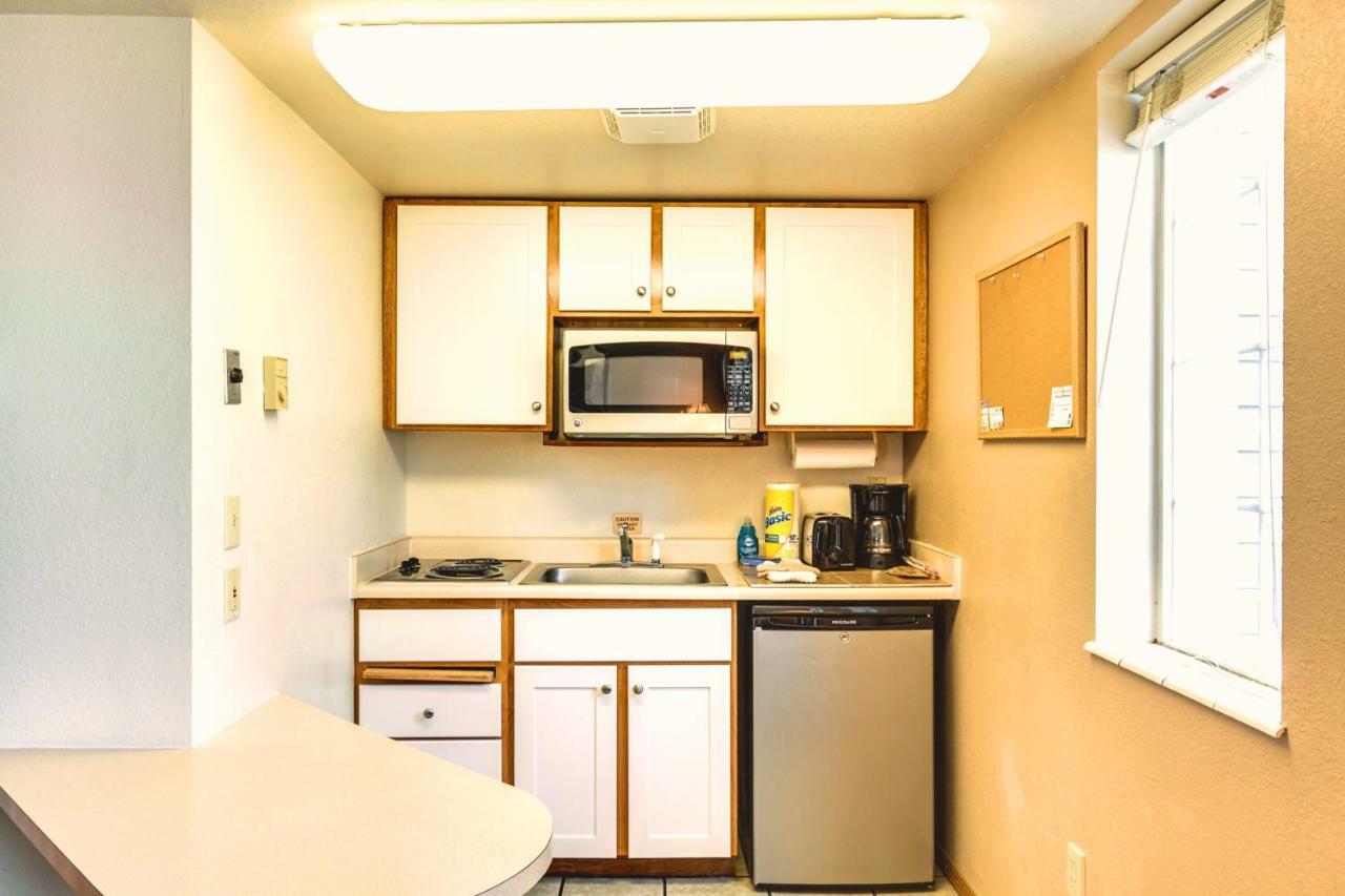 Turning Leaf Townhome Suites Fairwood Екстериор снимка